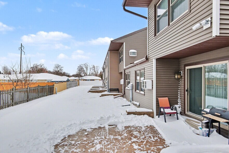 More Photos Of 1747 Oakdale Ave, Green Bay Apartments For Sale