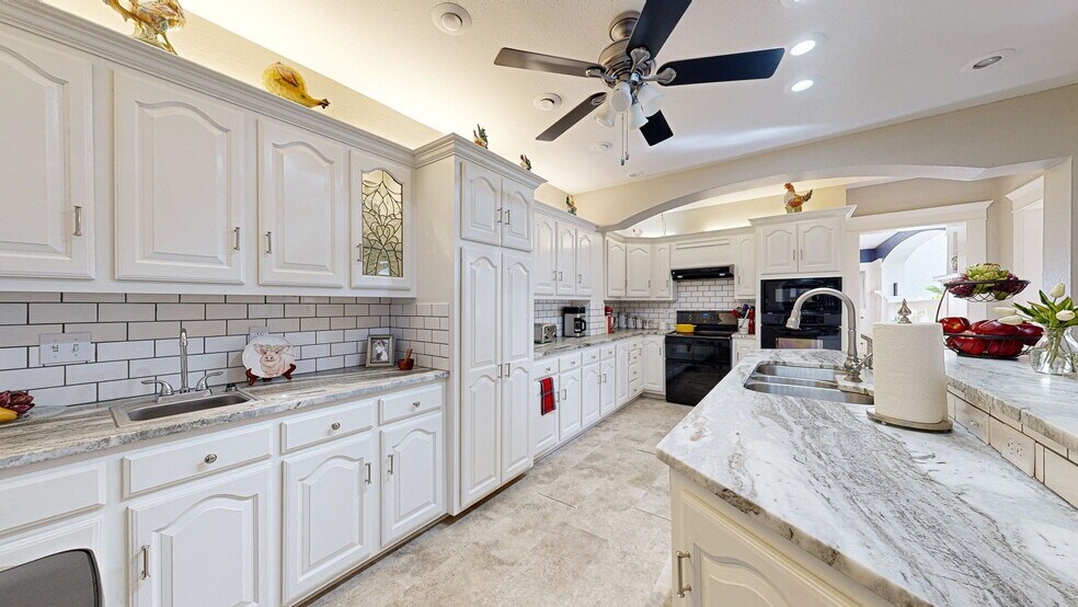 More Photos Of 1400 Sam Houston St, Sweetwater Hospitality For Sale