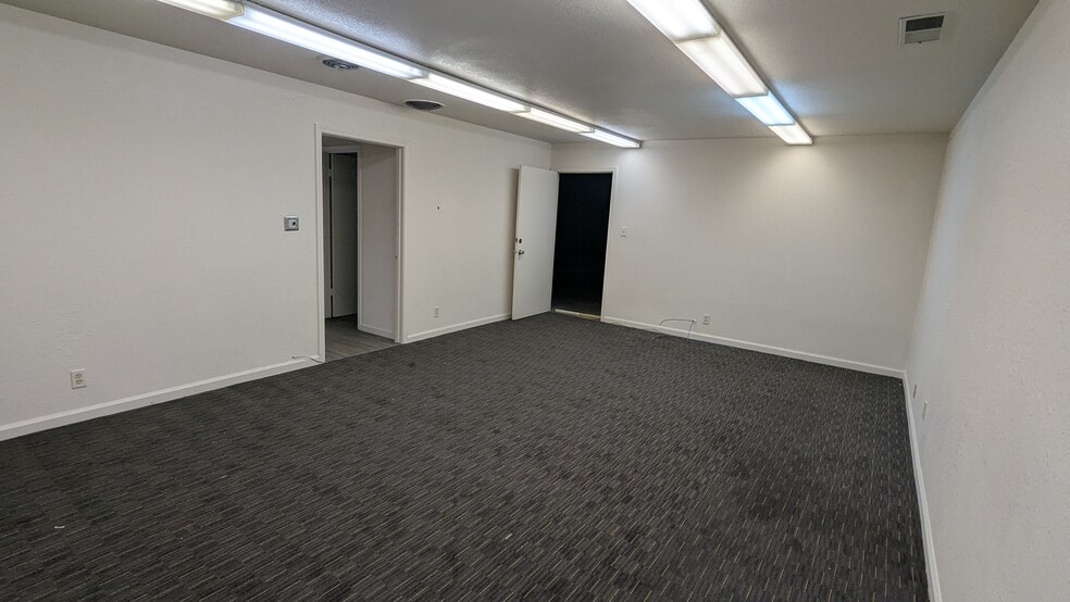 More Photos Of 22331-22345 Meekland Ave, Hayward Warehouse For Lease