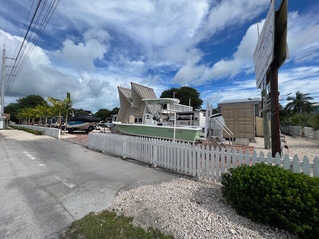 More Photos Of 106309 Overseas Hwy, Key Largo Auto Dealership For Lease