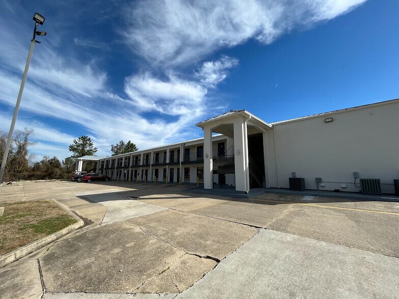 More Photos Of 125 Rushing Rd W, Denham Springs Hotel For Sale