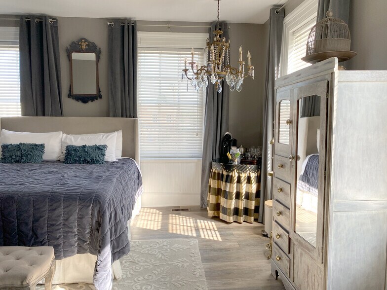 More Photos Of 2 S Court St, Luray Hotel For Sale