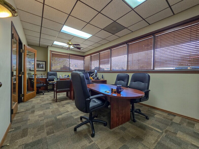 More Photos Of 123 W Highland St, Shawnee Office For Sale