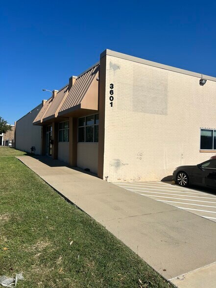 More Photos Of 3601 Executive Blvd, Mesquite Distribution For Lease