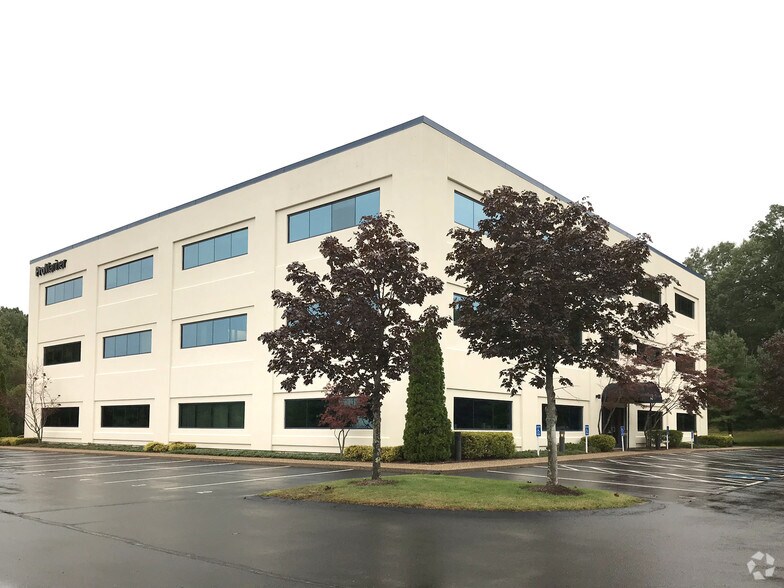 More Photos Of 15 Dartmouth Dr, Auburn Office For Lease