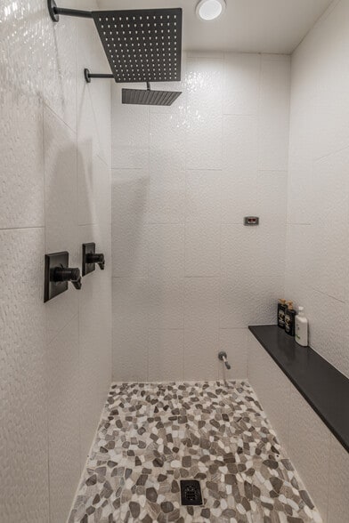 More Photos Of 630 S Walters, San Antonio Freestanding For Sale