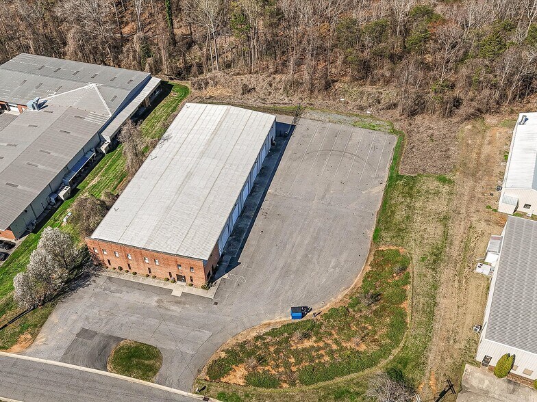 More Photos Of 3517 Denver Dr, Denver Warehouse For Lease