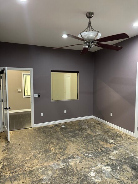 More Photos Of 212 W Magnolia Blvd, Burbank Light Distribution For Lease