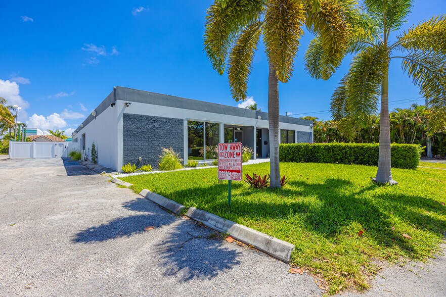 More Photos Of 705 Bond Way, Delray Beach Showroom For Sale