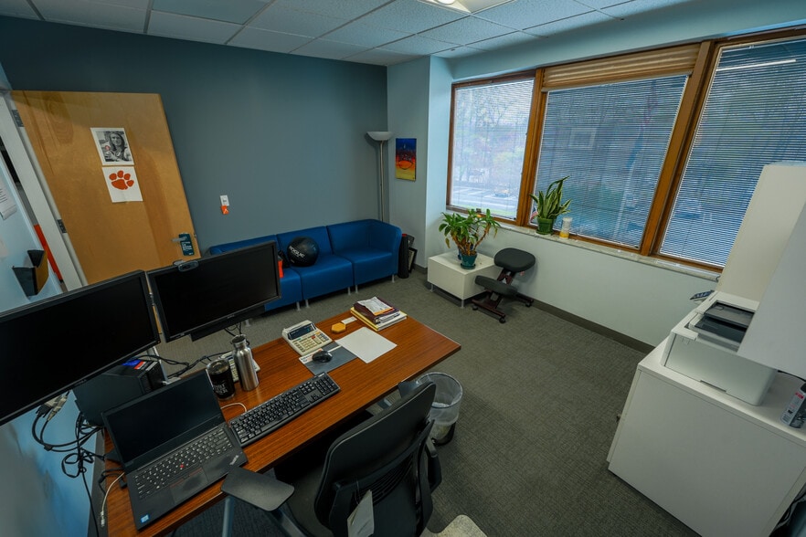 More Photos Of 65 Harristown Rd, Glen Rock Office For Lease