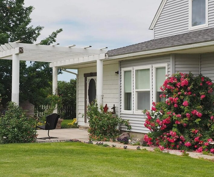 More Photos Of 821 Old 26 sr, Hooper Specialty For Sale