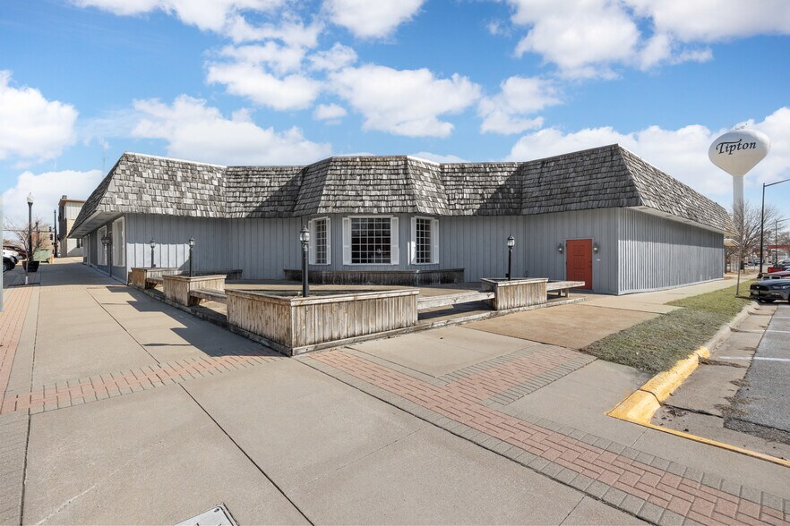 Primary Photo Of 121 W 5th St, Tipton Showroom For Sale
