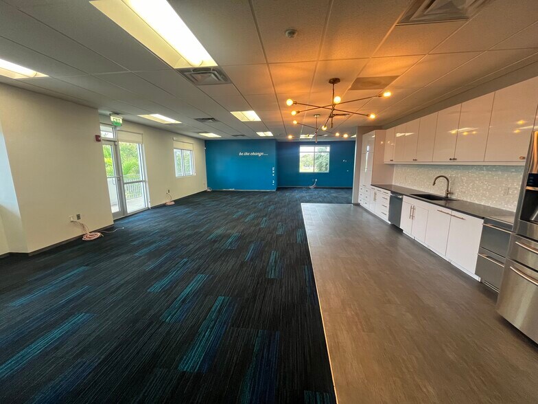 More Photos Of 260 SW Natura Ave, Deerfield Beach Office For Sale