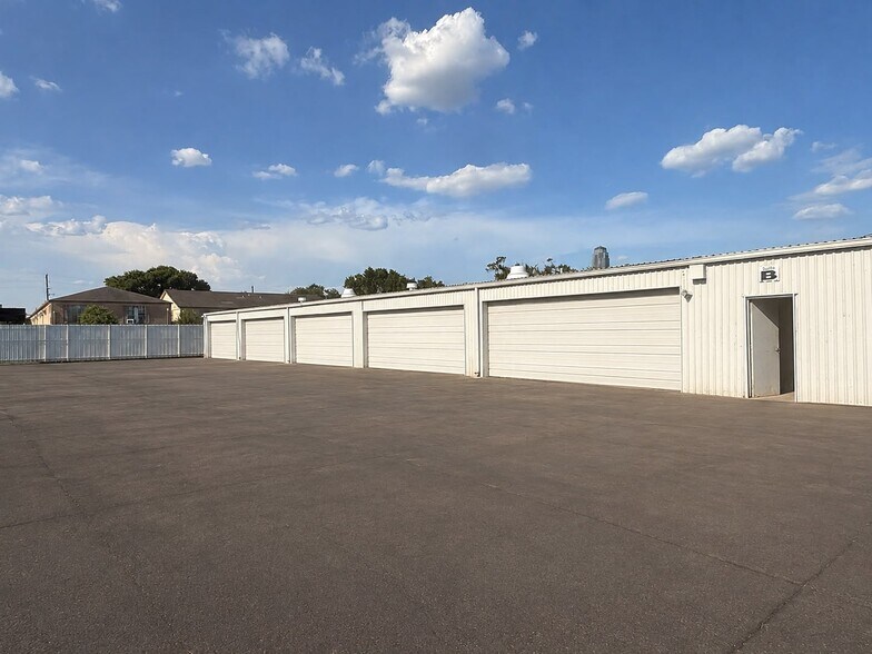 More Photos Of 5610 Southwest Fwy, Houston Industrial For Lease