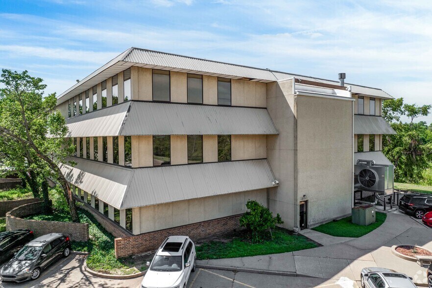 More Photos Of 1919 N Amidon St, Wichita Office For Lease