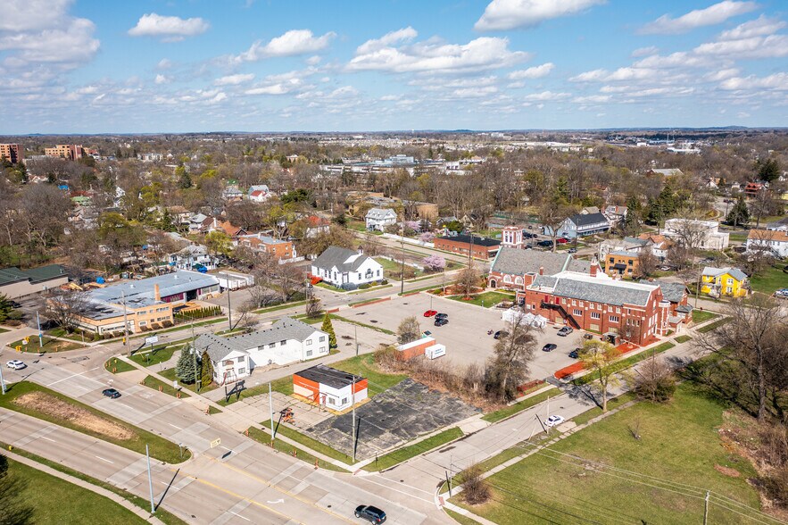 More Photos Of 180 Orchard Lake Rd, Pontiac Convenience Store For Sale