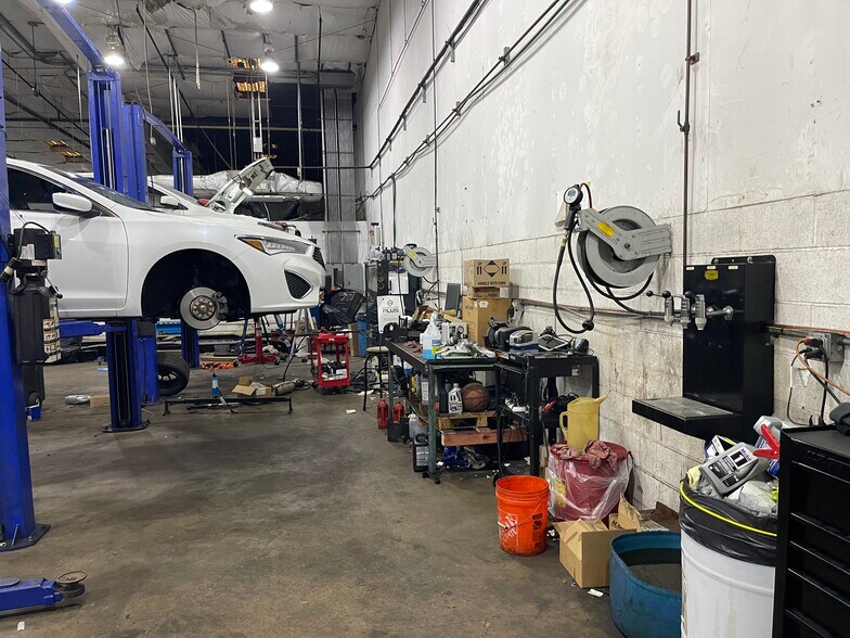 More Photos Of 9075-9125 Antique Way, Manassas Warehouse For Lease