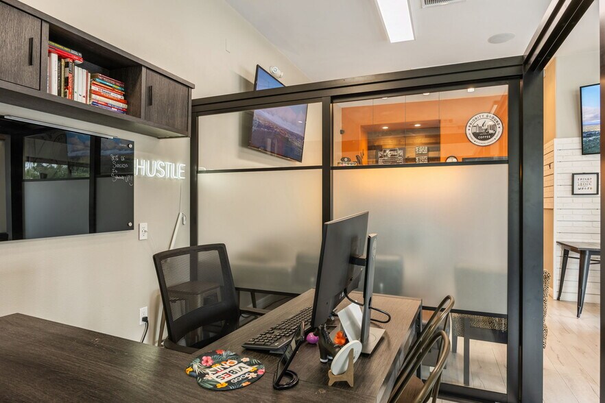 More Photos Of 20605 Soledad Canyon Rd, Canyon Country Office For Sale