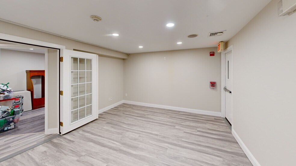 Primary Photo Of 4 Weber Ave, Malverne Storefront Retail Office For Lease