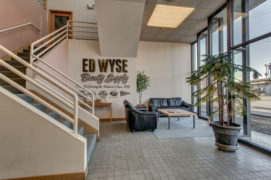 More Photos Of 3701 7th Ave S, Seattle Warehouse For Lease