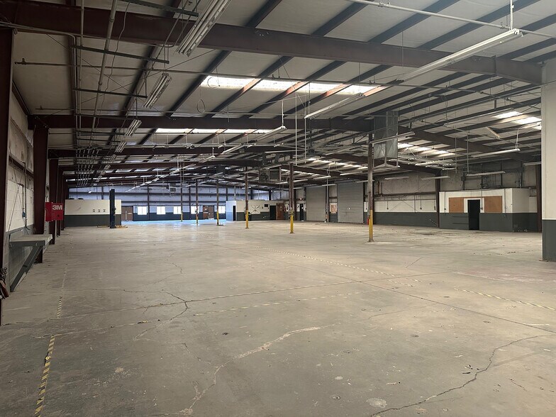 More Photos Of 5935-5975 Polaris Ave, Las Vegas Service For Lease