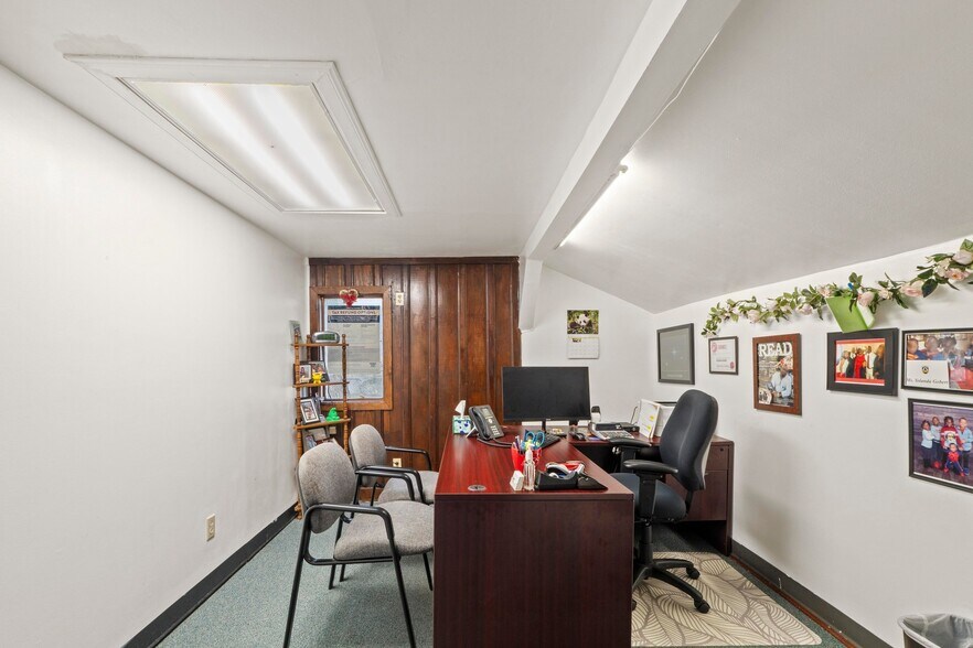 More Photos Of 2710 Manor Rd, Austin Office For Sale