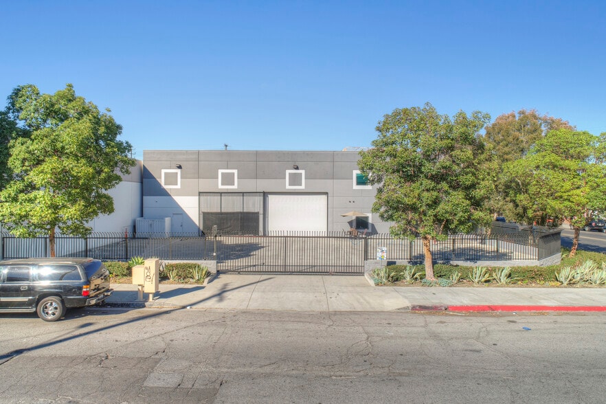More Photos Of 1475 Long Beach Ave, Los Angeles Warehouse For Lease