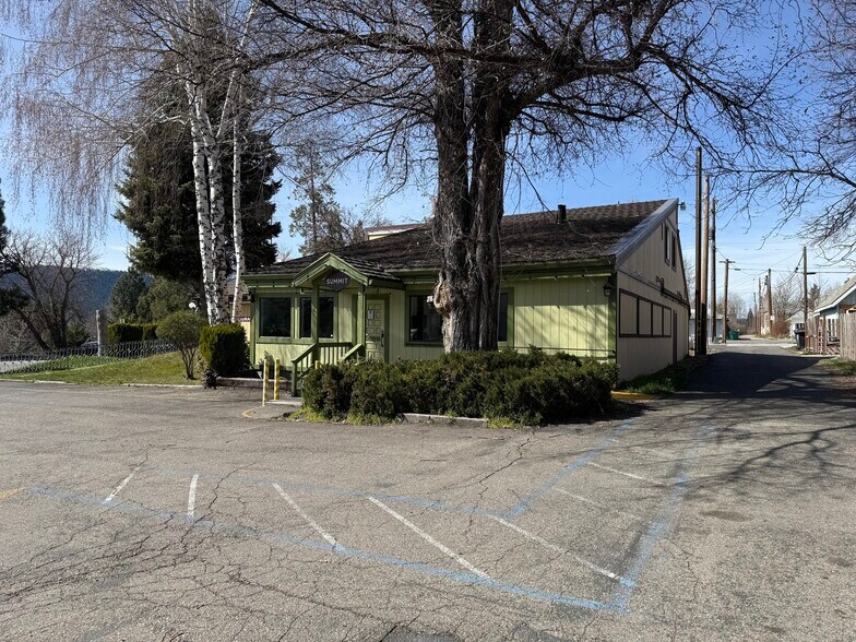 More Photos Of 520 N Mount Shasta Blvd, Mount Shasta General Retail For Sale