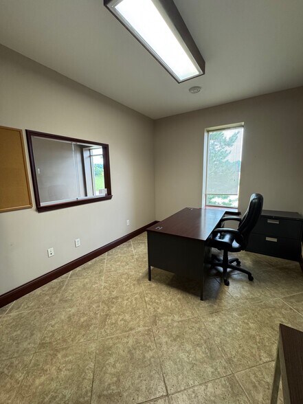 More Photos Of 1000 Hedstrom Dr, Ashland Warehouse For Lease