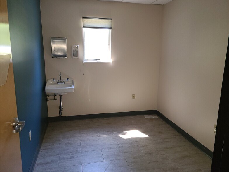 More Photos Of 59 Highway 516, Old Bridge Medical For Sale