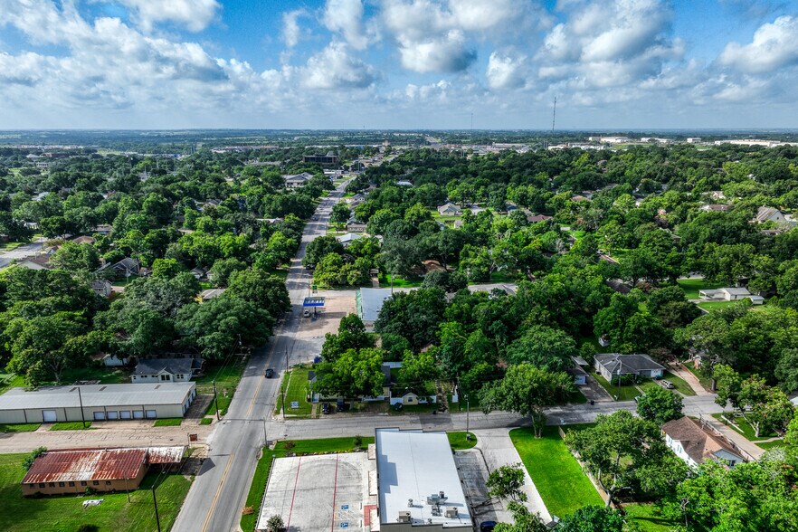 More Photos Of 1600 S Day St, Brenham Medical For Sale