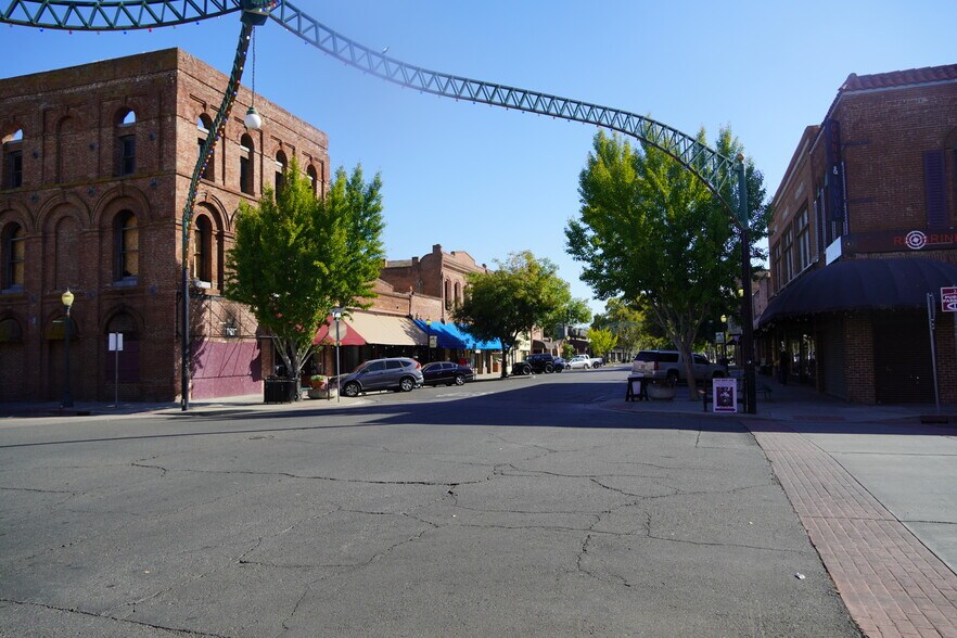 More Photos Of 400-406 D St, Marysville Storefront For Lease