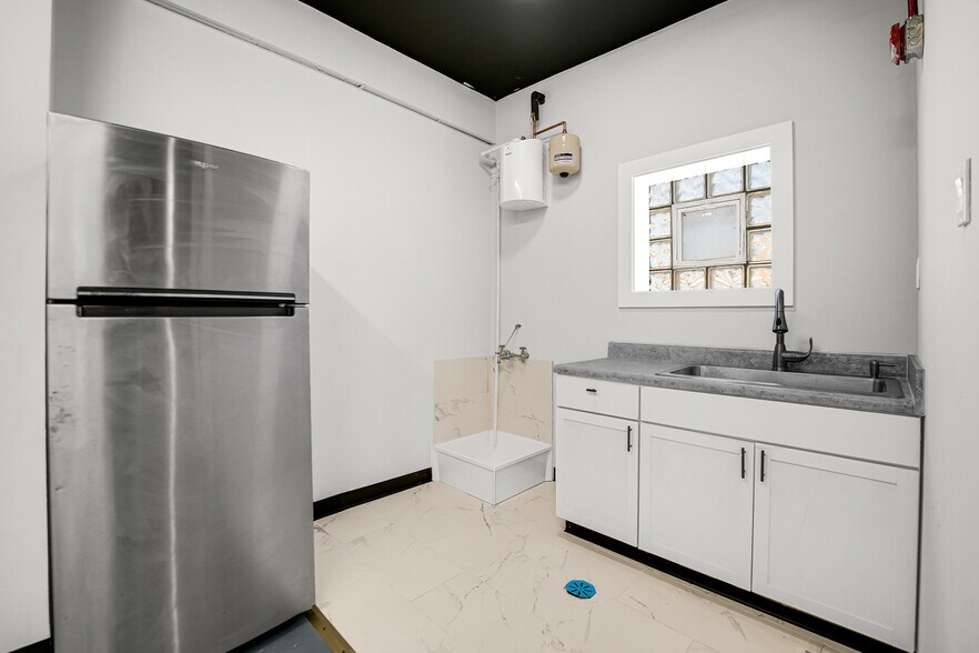 More Photos Of 10333 Oxford Ave, Chicago Ridge Warehouse For Sale