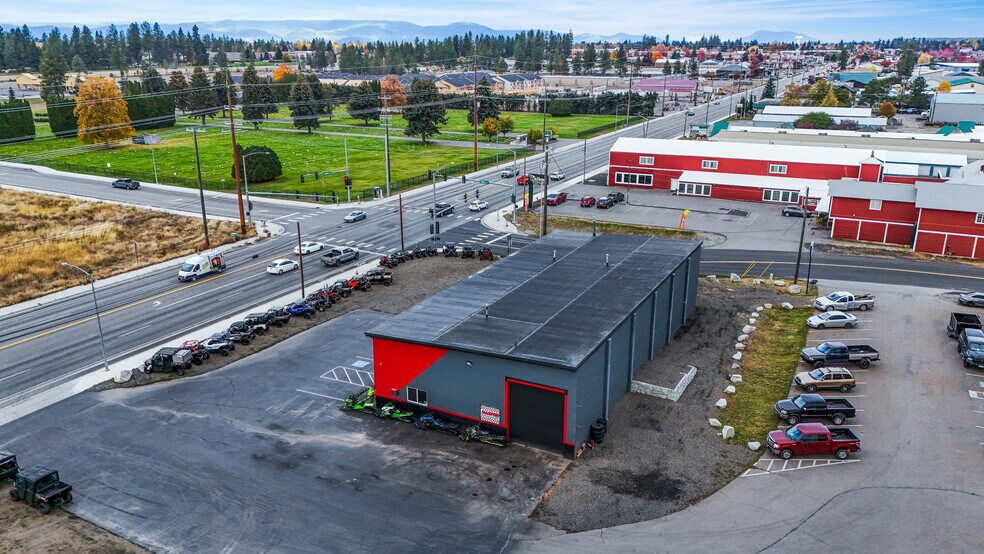 More Photos Of 7168 N Government Way, Dalton Gardens Warehouse For Lease