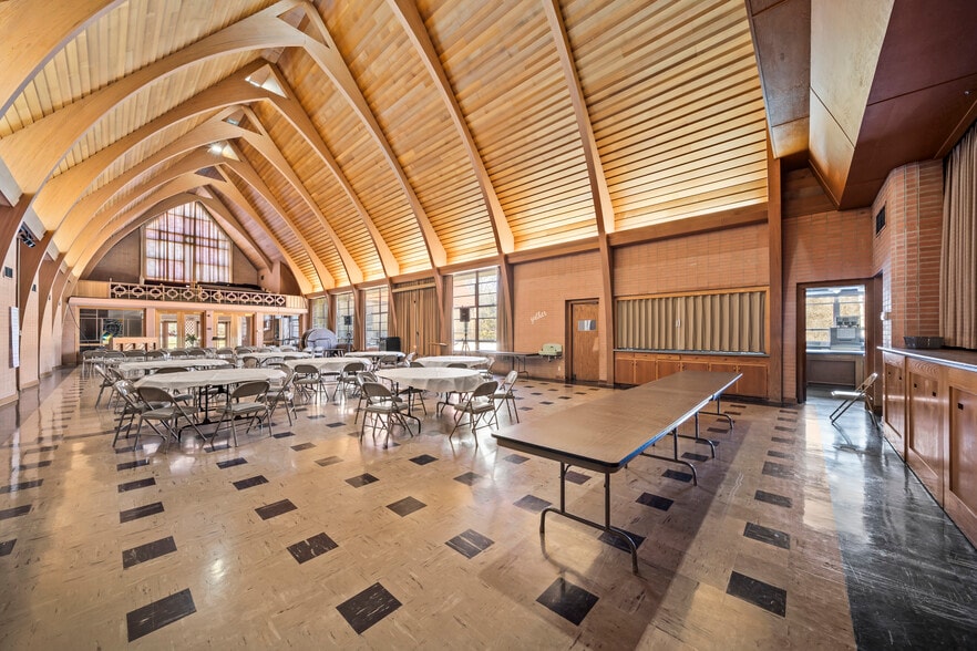 More Photos Of 1505 E Grand Ave, Ponca City Religious Facility For Sale