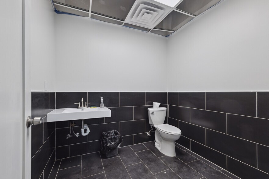 More Photos Of 2502 E Michigan Ave, Ypsilanti Freestanding For Lease