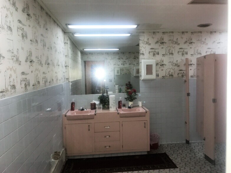 More Photos Of 329 E Moody Ave, New Castle Religious Facility For Sale
