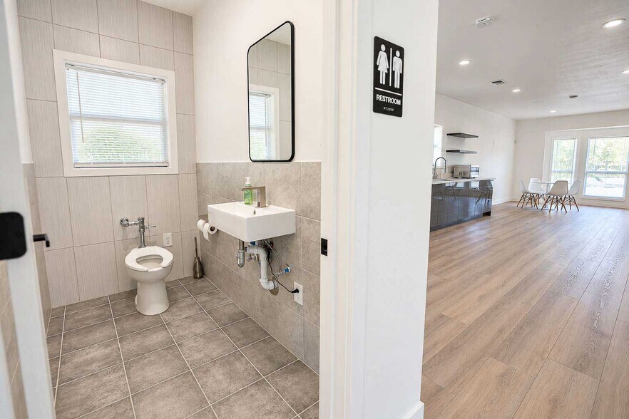 More Photos Of 17635 Kings Ct, Cypress Office Residential For Sale