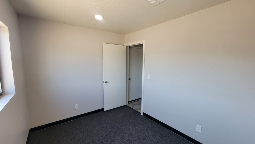 More Photos Of 1026 N Columbus Blvd, Tucson Light Manufacturing For Sale