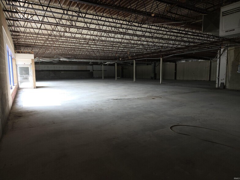 More Photos Of 500 Old Indiana 28 Hwy, Williamsport Freestanding For Sale