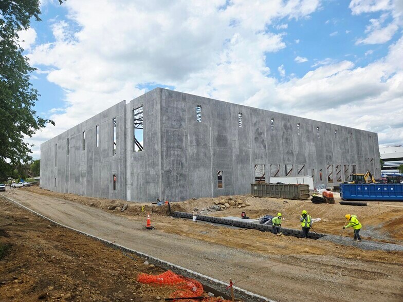 More Photos Of 3 Century Dr, Parsippany Warehouse For Lease