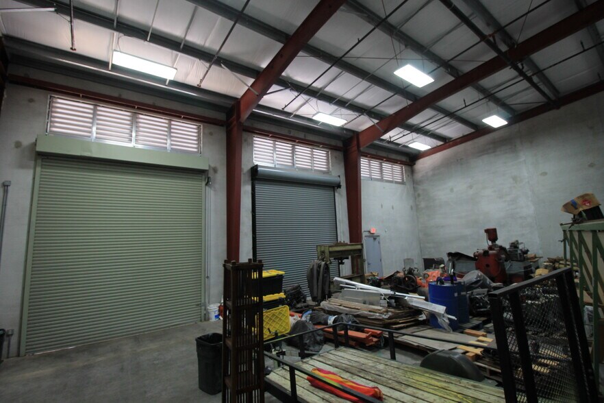 More Photos Of 1026 Lauia St, Kapolei Warehouse For Lease