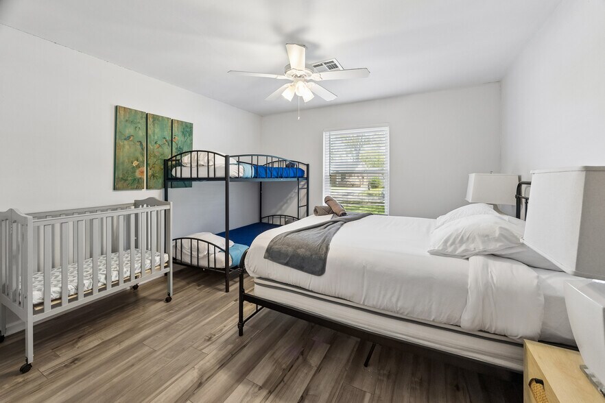 More Photos Of 5474 Imogene St, Houston Specialty For Sale