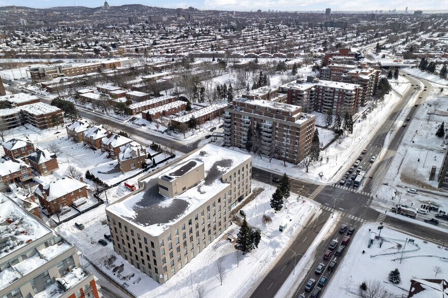 More Photos Of 5757 Boul Cavendish, Cote-St-Luc Office For Lease