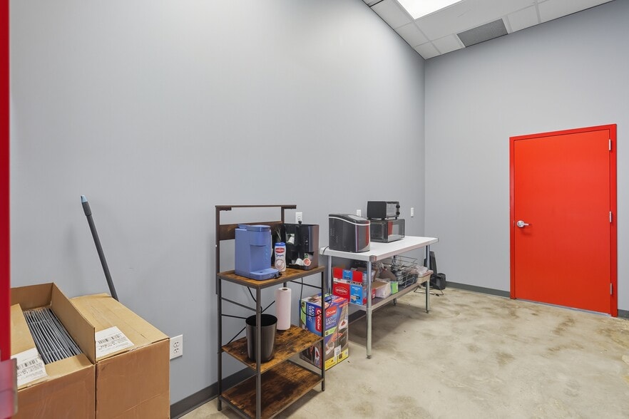 More Photos Of 4680 I-55 N Frontage Rd, Jackson Freestanding For Lease