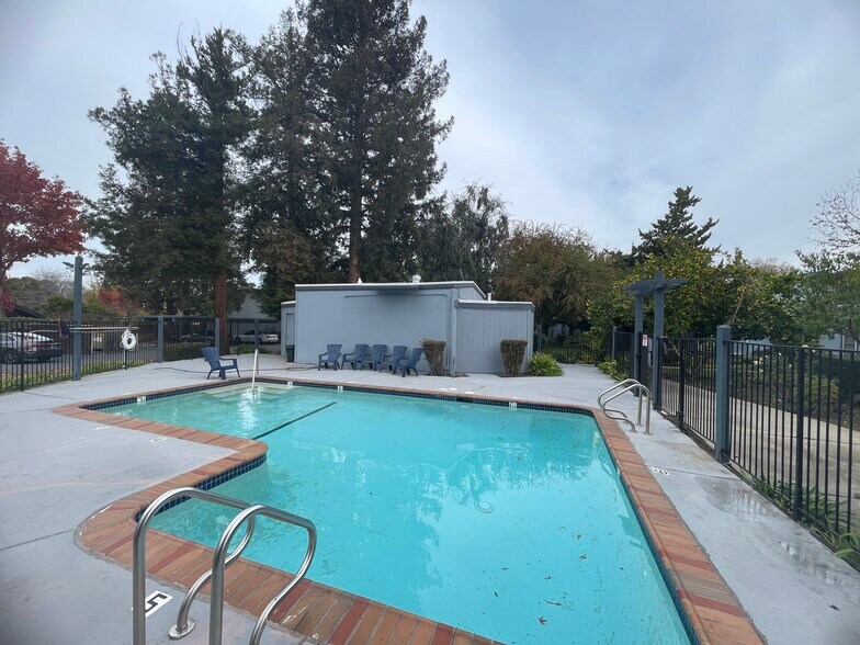 More Photos Of 1093 Del Rio Circle, Concord Apartments For Sale