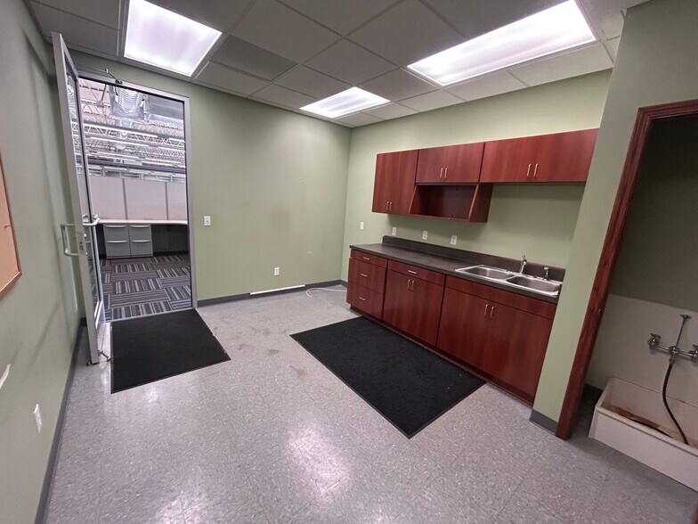 More Photos Of 826 N Martin Luther King Jr Dr, Jackson Freestanding For Sale