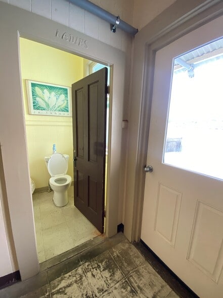 More Photos Of 184-190 Kamehameha Ave, Hilo Storefront For Lease