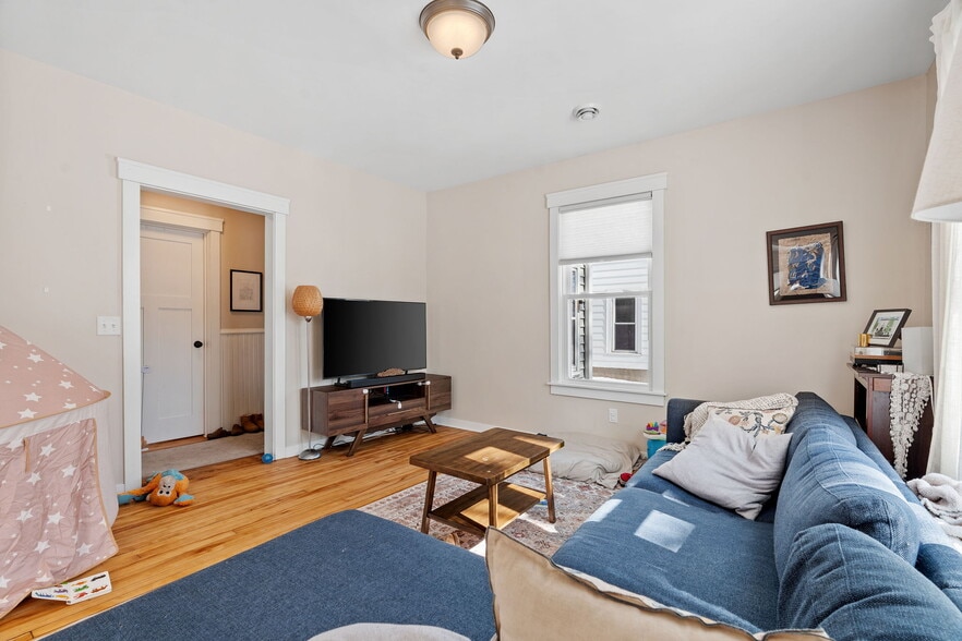 More Photos Of 1704 Jefferson St NE, Minneapolis Apartments For Sale