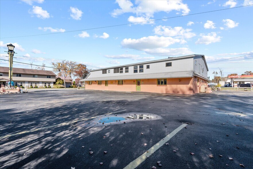 More Photos Of 1424 Main St, Sylvan Beach Restaurant For Sale